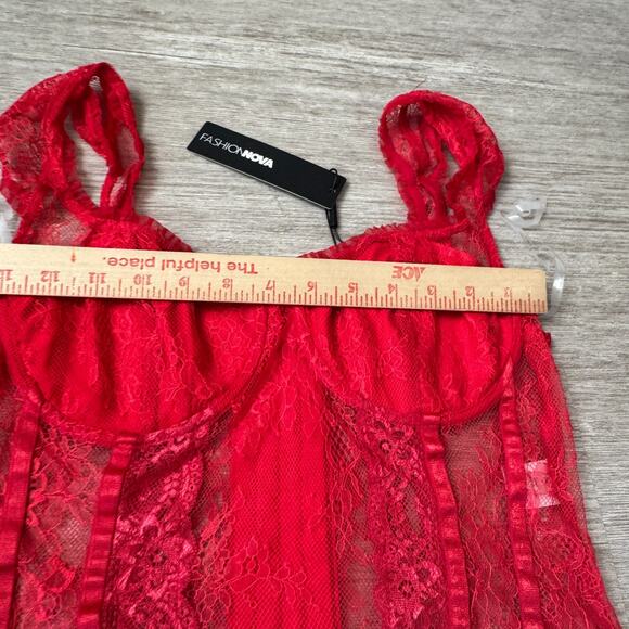 Lacey Mood Red Corset Top NWT Women's S Fashion Nova Floral Lace Sultry Hot - Picture 4 of 5